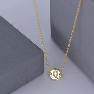 Gold Coin Initial Necklace [ Letter Q ] - .925 Sterling Silver [18K Gold Plated] - [14 Inch]